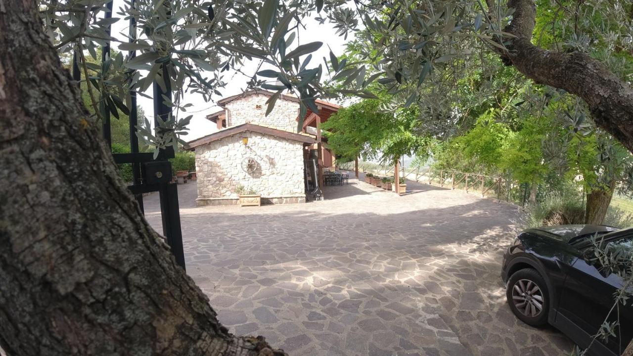 B&B Casale Roshlee Gualdo Cattaneo Luaran gambar